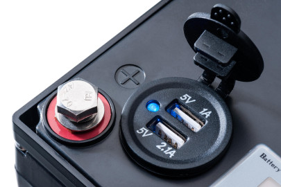 Lithiový akumulátor M-CELL 12V 50Ah + 10A nabíjačka