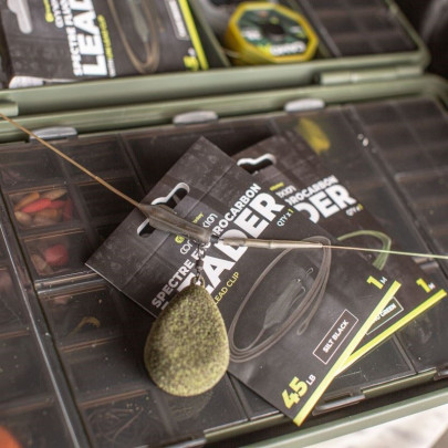 Montáž Spectre FLuorocarbon Uni Lead Clip Leader Camo Brown 45lb