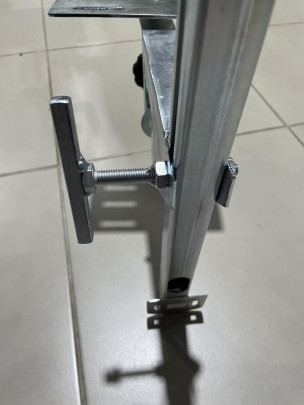 Držiak sondy a obrazovky echolotu kovový