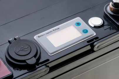 Lithiový akumulátor M-CELL 12V 50Ah + 10A nabíjačka