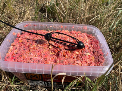 Krmítka a olová pre kaprárov – ako si vybrať to správne vybavenie