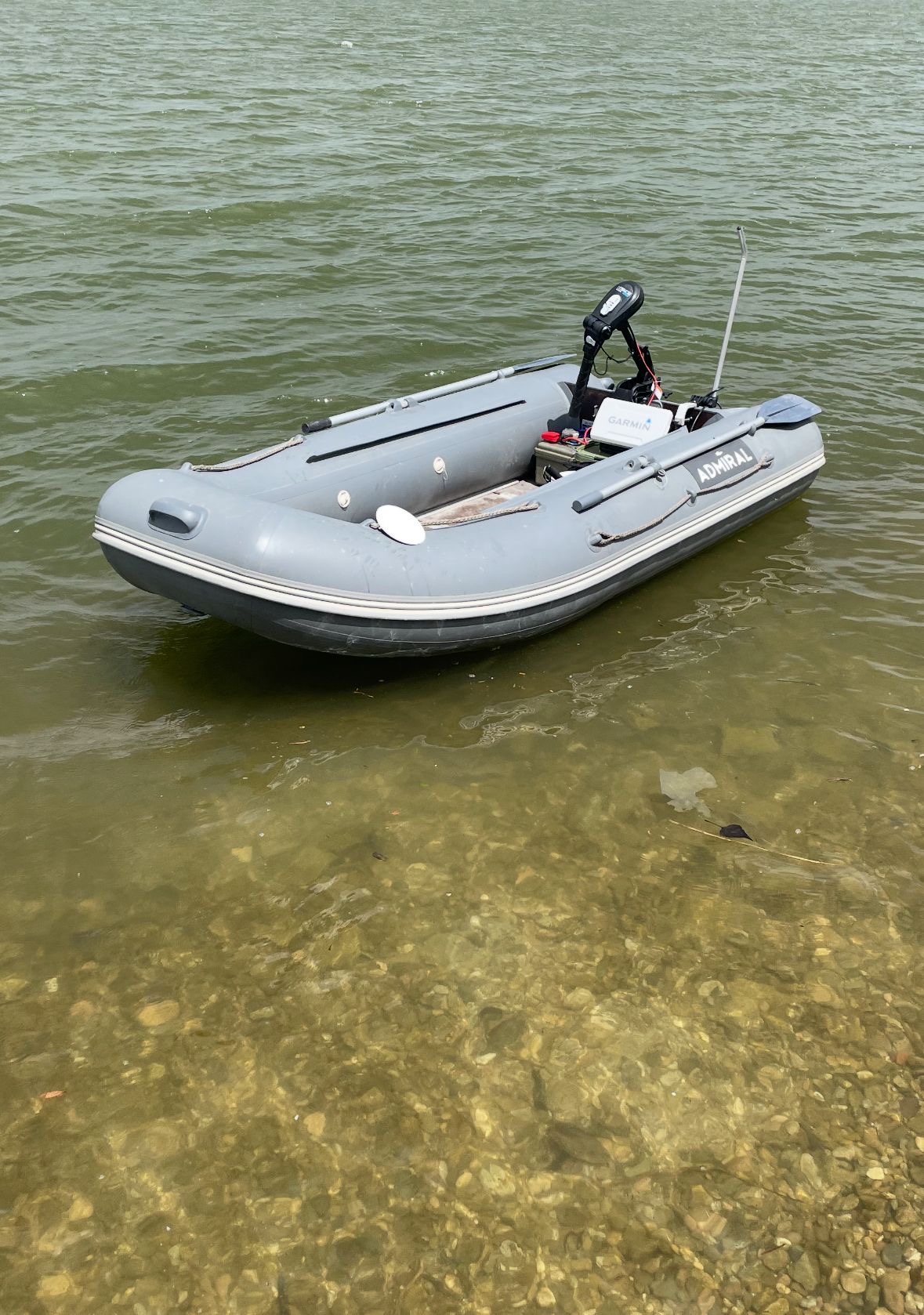 Rybársky čln s motorom